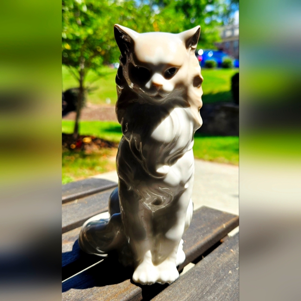 NAO by LLADRO DAISA PROUD CAT FIGURINE 7"